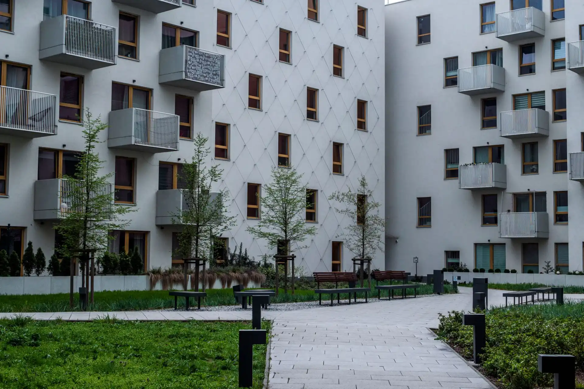 A contemporary apartment complex with a landscaped common area courtyard
